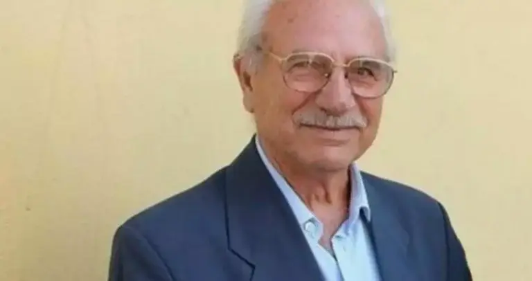 Ο 88χρονος που αποφοίτησε από το Πανεπιστήμιο Κρήτης τιμήθηκε από τον πρύτανη