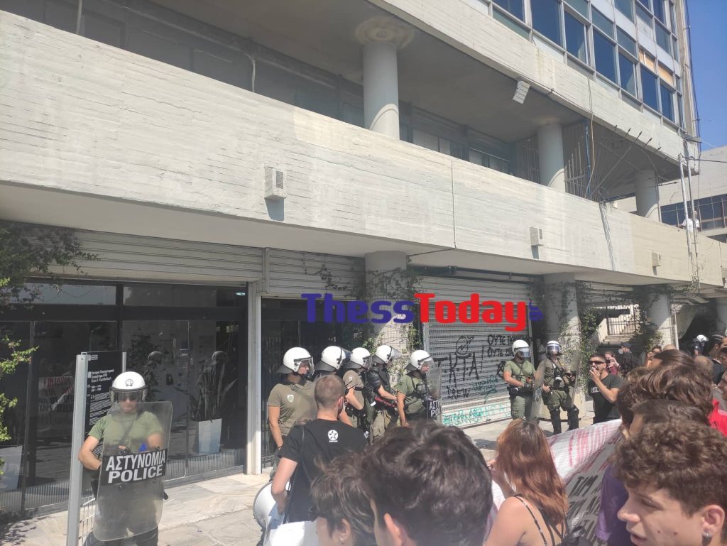 ΑΠΘ: Επισκευάζονται τα τουρνικέ – Παρόντες φοιτητές και ΜΑΤ