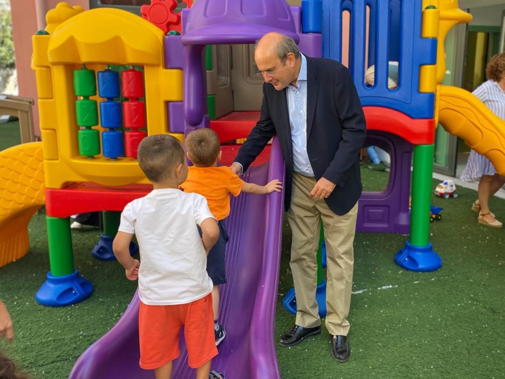 Χατζηδάκης: Καλύφθηκαν όλες οι αιτήσεις για τους βρεφονηπιακούς σταθμούς