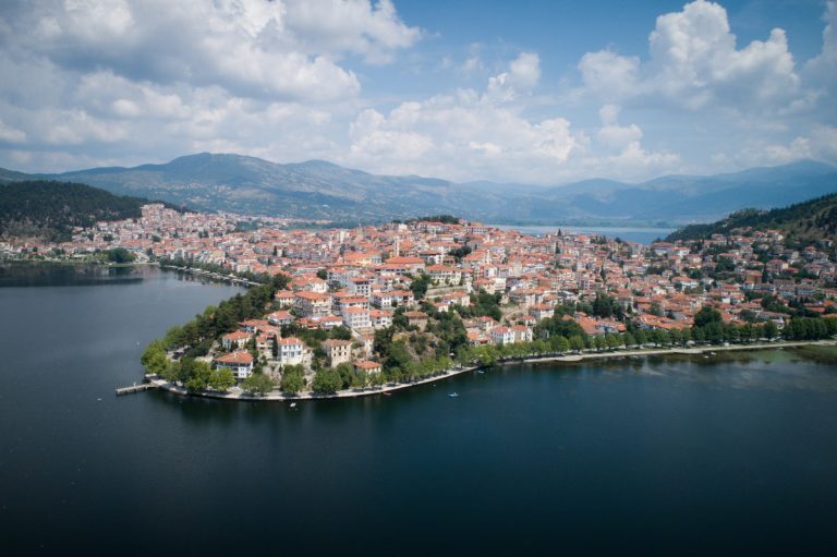 Πυροβολισμοί με αεροβόλο ανάμεσα σε ψαράδες στη Λίμνη Καστοριάς