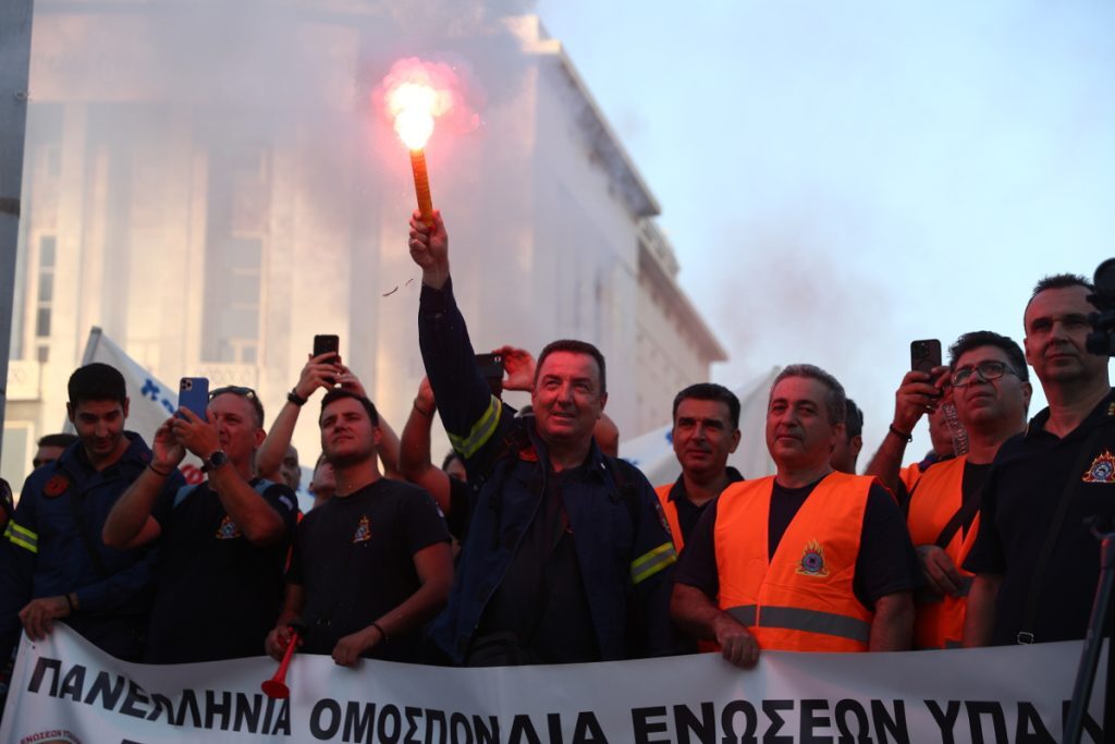 ΔΕΘ 2022: Συγκέντρωση ενστόλων στον Λευκό Πύργο