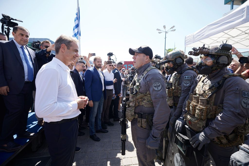 ΔΕΘ 2022: Η βόλτα του πρωθυπουργού στα περίπτερα της έκθεσης