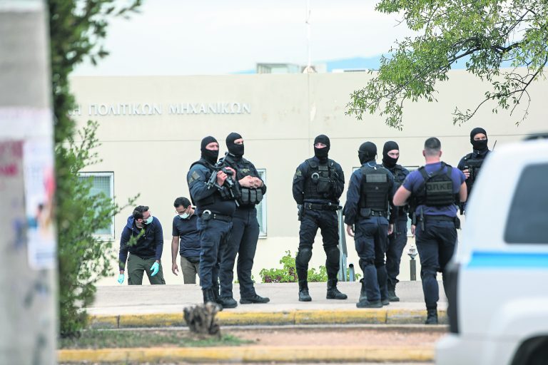 Ζωγράφου: Ποινική δίωξη για κακουργήματα και πλημμελήματα σε 23 από 32 συλληφθέντες στην Πολυτεχνειούπολη