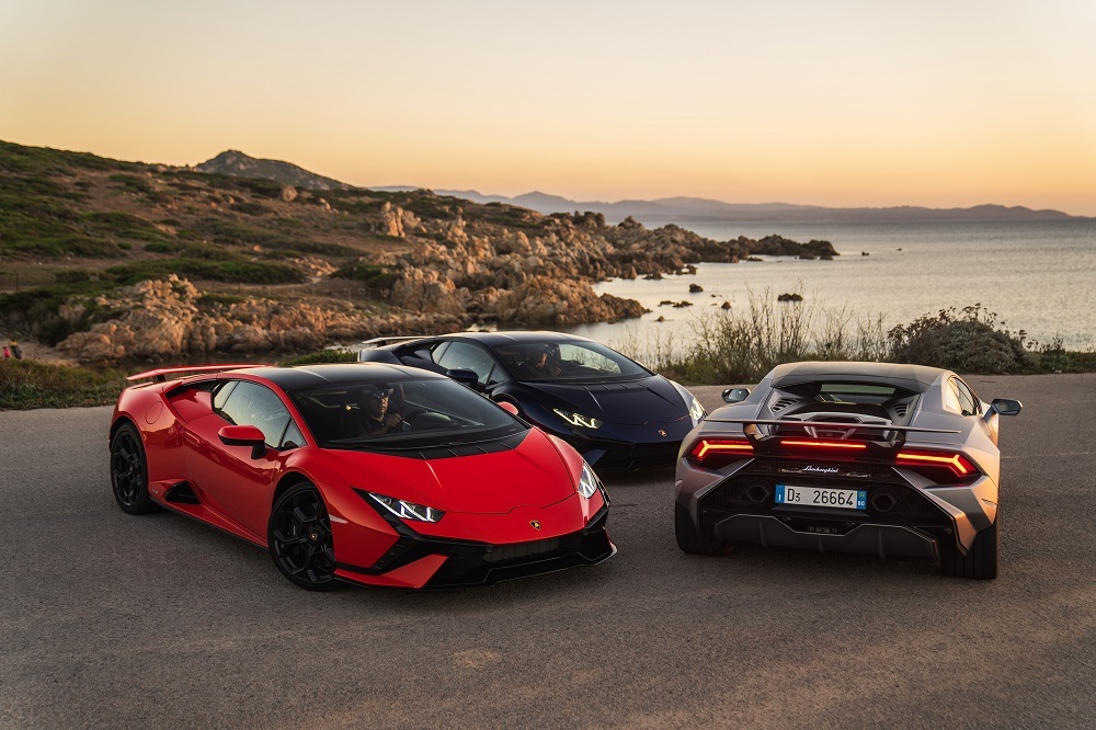 Οι Lamborghini Huracan Tecnica και STO εξερευνούν τη Σαρδηνία