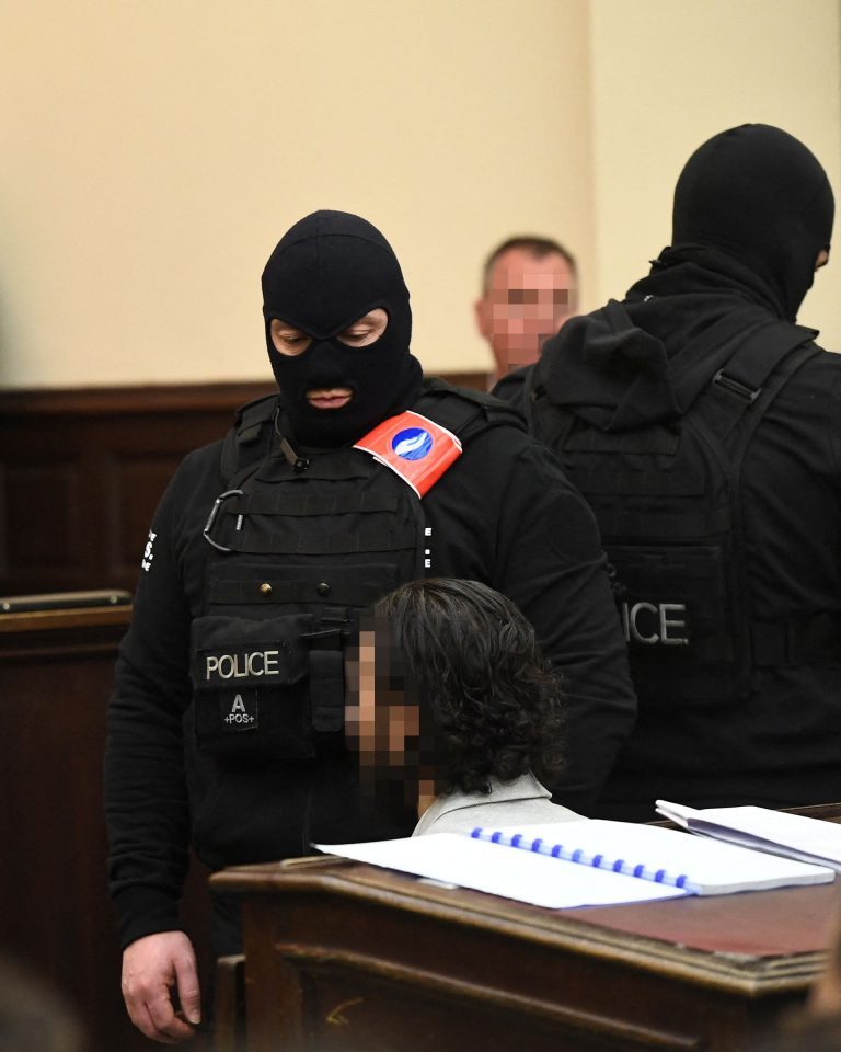 Βέλγιο: Κατηγορούμενος για τις τρομοκρατικές επιθέσεις στις Βρυξέλλες αρνήθηκε να εμφανιστεί στο δικαστήριο – Τι καταγγέλλει