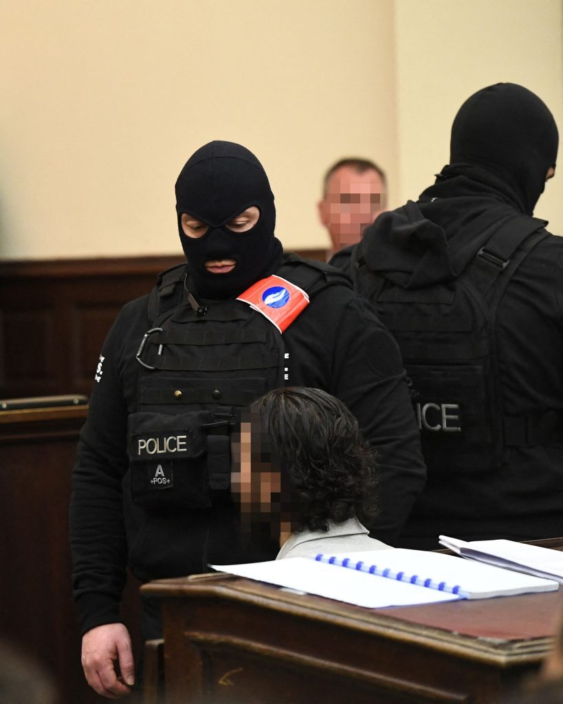 Βέλγιο: Κατηγορούμενος για τις τρομοκρατικές επιθέσεις στις Βρυξέλλες αρνήθηκε να εμφανιστεί στο δικ