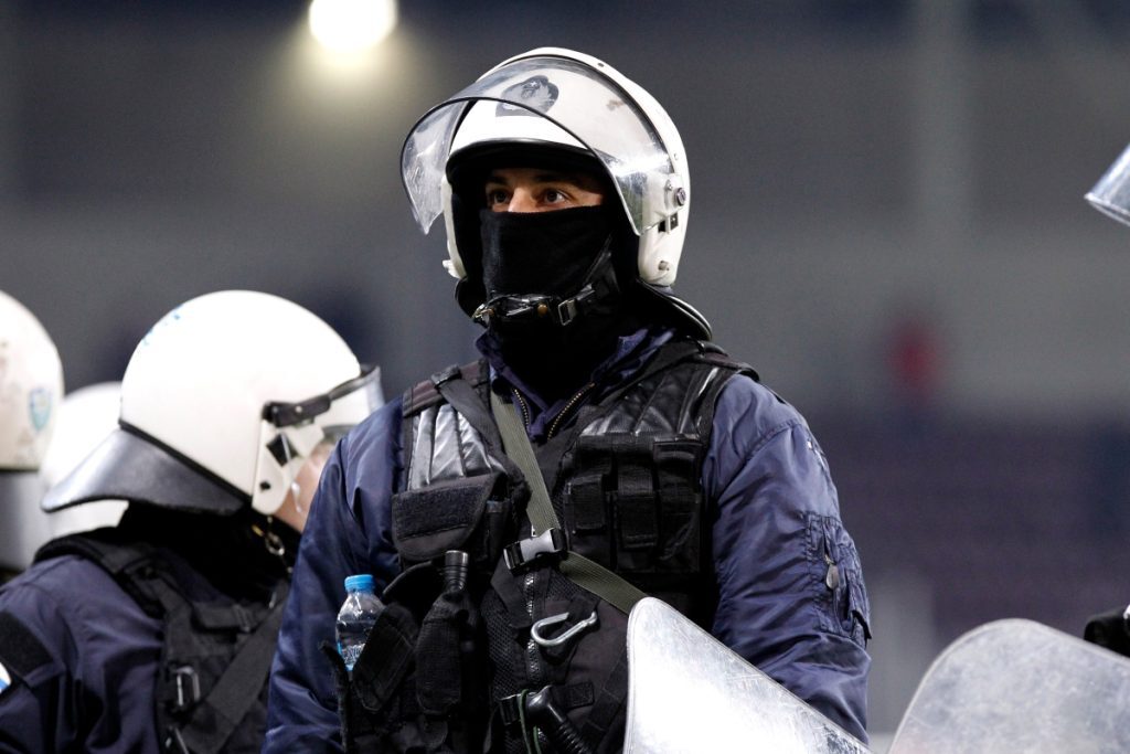 Super League: «Μπλόκο» της ΕΛ.ΑΣ. στους οπαδούς της ΑΕΚ – Επιχείρησαν να περάσουν τη γέφυρα Ρίου Αντ