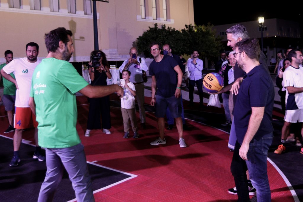 Στο νοσοκομείο εκτάκτως ο Νίκος Ανδρουλάκης – Έπαθε διάστρεμμα παίζοντας μπάσκετ στο Ζάππειο