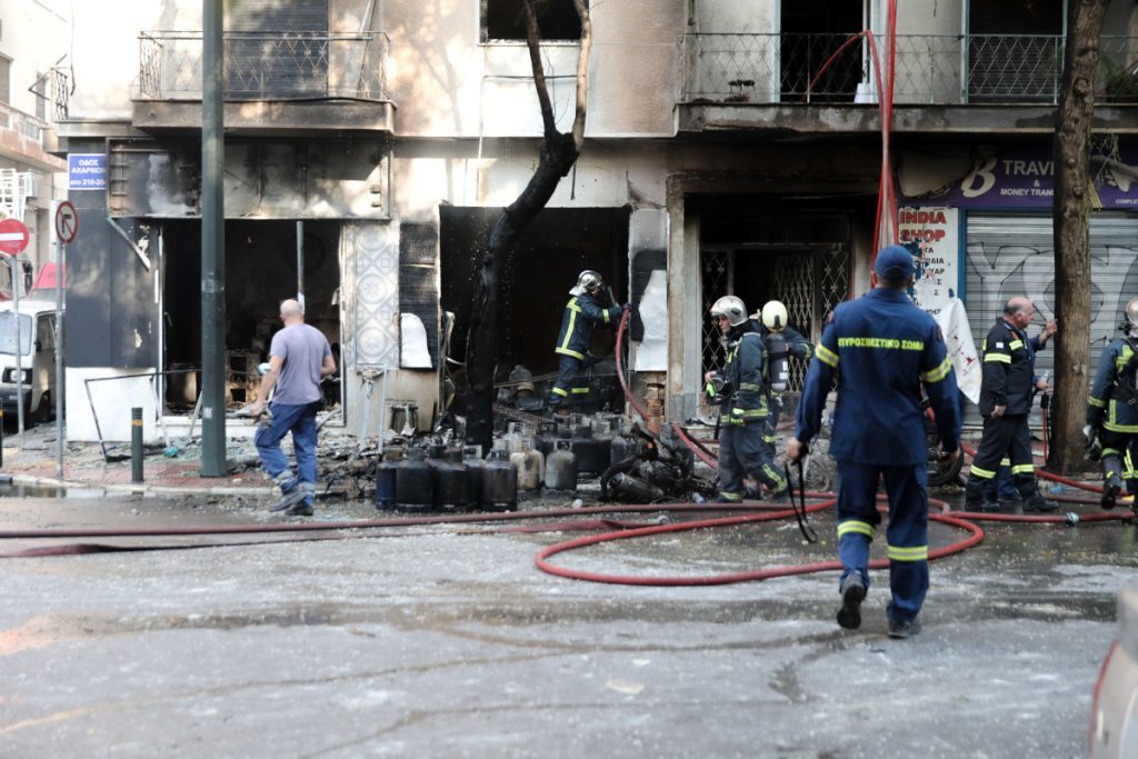 Αχαρνών: Αποκαταστάθηκε η κυκλοφορία μετά τη φωτιά σε κατάστημα με φιάλες υγραερίου