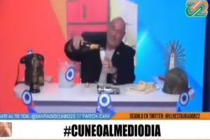 Βασίλισσα Ελισάβετ: Δημοσιογράφος άνοιξε σαμπάνια στον «αέρα» για τον θάνατό της – «Η παλιοσκ@τοσακούλα, πέθανε. Αιώνια χαρά» [βίντεο]