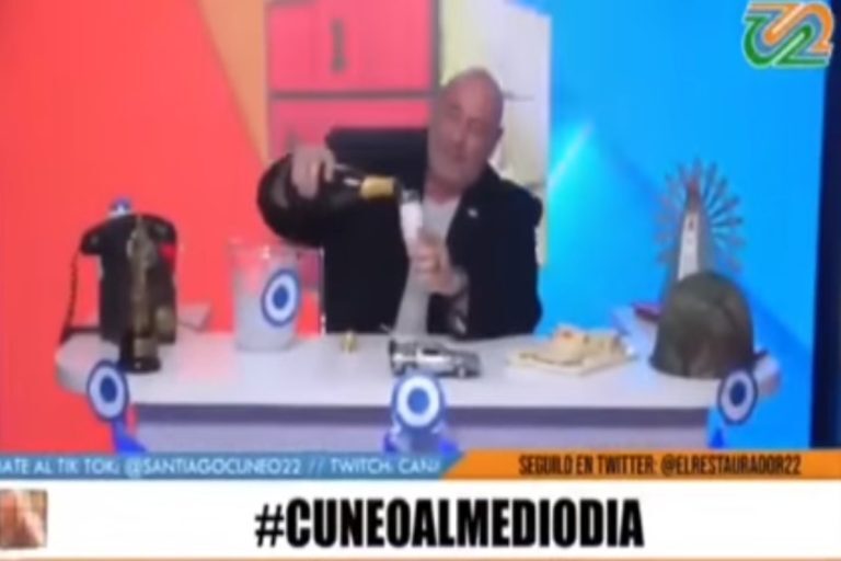 Βασίλισσα Ελισάβετ: Δημοσιογράφος άνοιξε σαμπάνια στον «αέρα» για τον θάνατό της – «Η παλιοσκ@τοσακούλα, πέθανε. Αιώνια χαρά» [βίντεο]