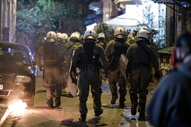 Η ανακοίνωση της ΕΛΑΣ για τα επεισόδια στα Εξάρχεια και τη σύλληψη 9 ατόμων