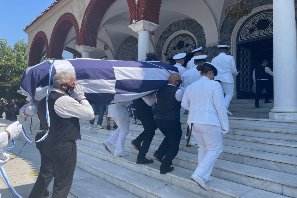 Θάλεια Κορδαμπάλου: Ανείπωτη θλίψη στο «τελευταίο αντίο» της 19χρονης ναυτικής δοκίμου – Με ελληνική