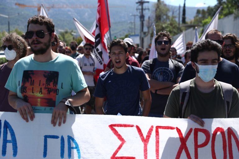 Πανεπιστημιακή Αστυνομία: Σε εξέλιξη η πορεία διαμαρτυρίας των φοιτητών – Ξεκίνησαν οι περιπολίες στο ΕΚΠΑ [βίντεο]