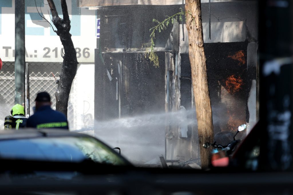 Έκρηξη σε κατάστημα στην Αχαρνών: Ένας σοβαράς σοβαρά εγκαυματίας
