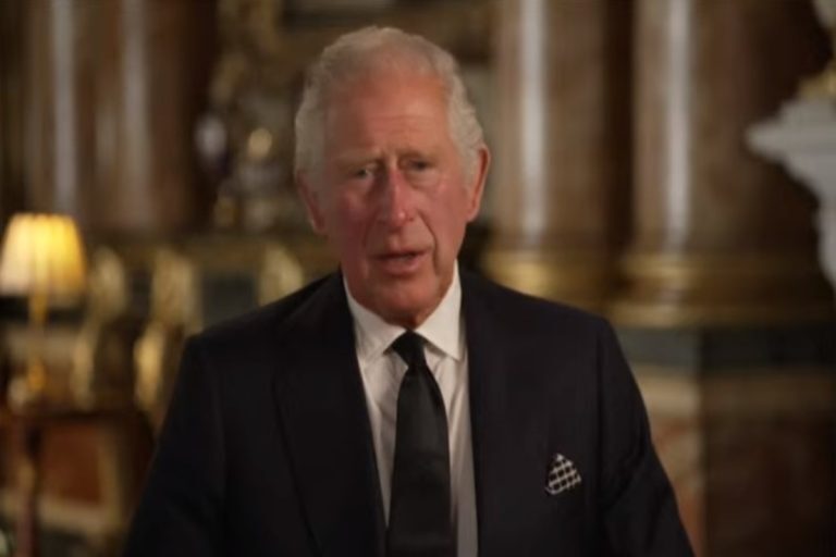 Τέμπη Ελισάβετ: Η στιγμή που ο Κάρολος μαθαίνει ότι η μητέρα του πεθαίνει