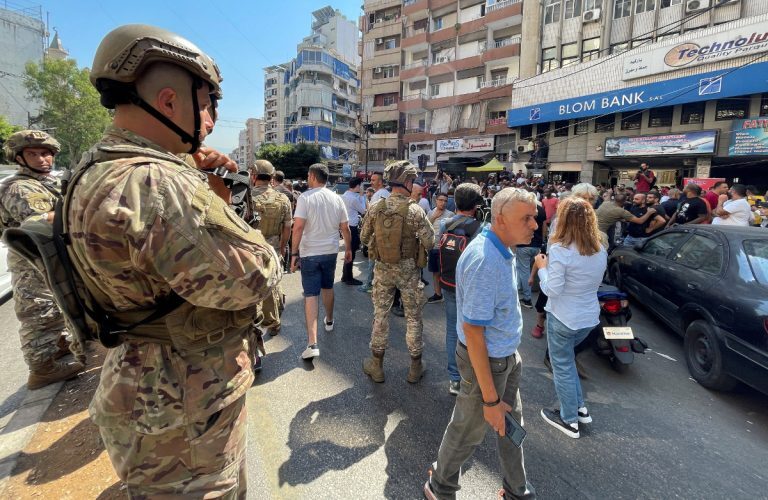Λίβανος: Πελάτες «ληστεύουν» τράπεζες για να πάρουν τις… αποταμιεύσεις τους