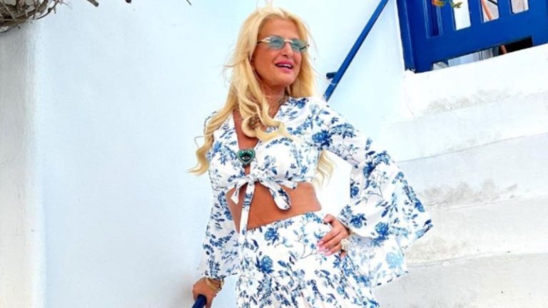 Πρέπει να την κοιτούσε όλη η παραλία – Οι πόζες της Μαρίνας Πατούλη με μπικίνι χωρίς ίχνος ρετούς
