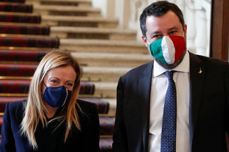 Ιταλία: Πιέσεις στον ηγέτη της «Λέγκα», Ματέο Σαλβίνι, για να παραιτηθεί