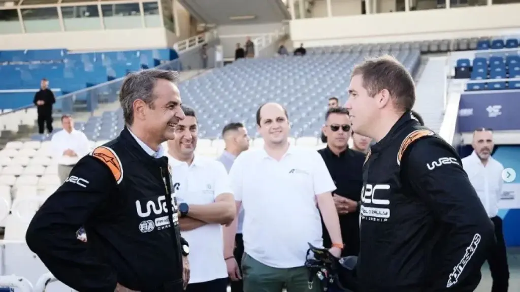 ΕΚΟ Ράλλυ Ακρόπολις 2022: Ο Μητσοτάκης φόρεσε φόρμα WRC και πήγε στην υπερειδική του ΟΑΚΑ