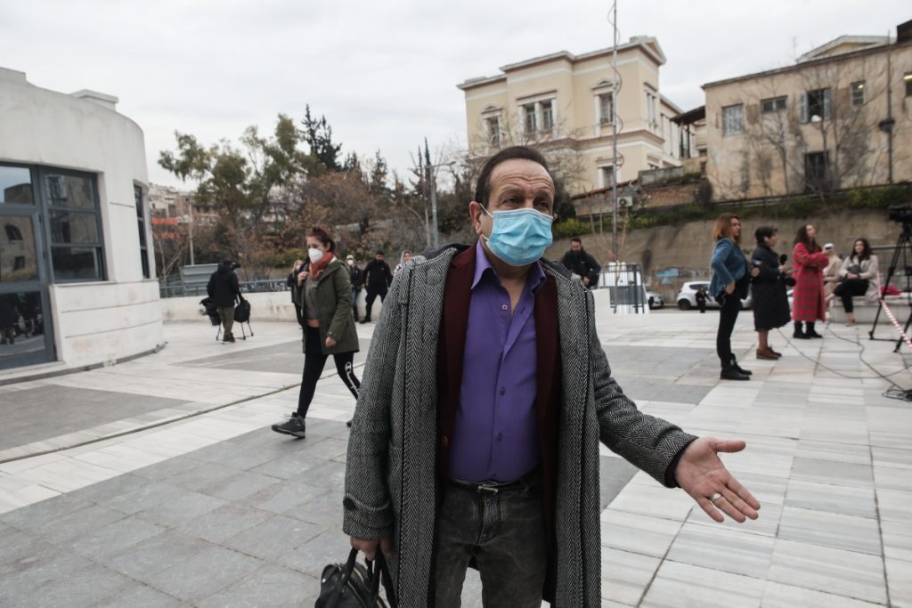 Δίκη Φιλιππίδη: Έξω φρενών ο Μπιμπίλας – Πέταξε λαχεία στη δικηγόρο του ηθοποιού και αποκάλυψε την κ