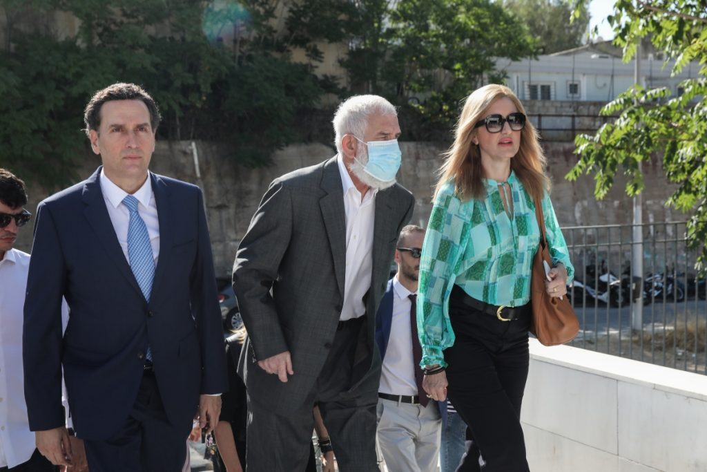 Δίκη Φιλιππίδη: «Οργανωμένο σχέδιο για να ξαναμοιραστεί η πίτα στο θέατρο και στην τηλεόραση» – Τι κατέθεσε η σύζυγος του ηθοποιού