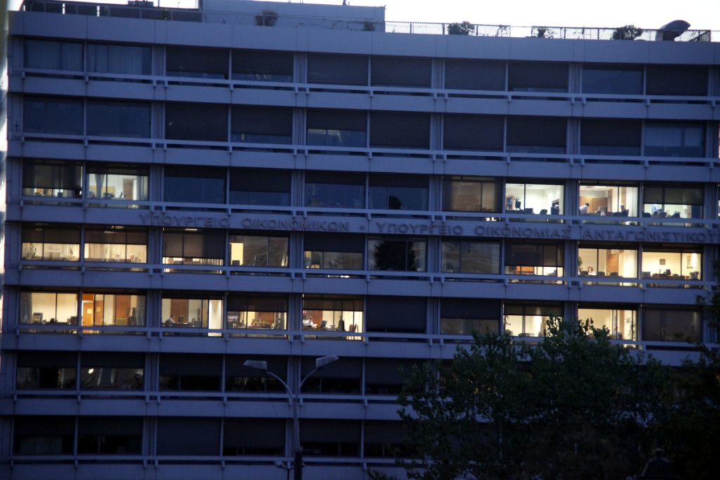 Προϋπολογισμός: Πρωτογενές πλεόνασμα 5,3 δισ. ευρώ στο πεντάμηνο – Στα 27 δισ. τα φορολογικά έσοδα με αύξηση 7%