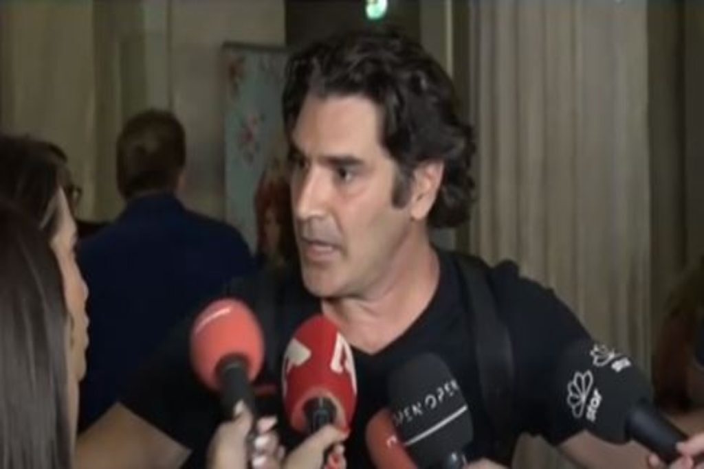 Κώστας Καζάκος: Η στιγμή που ο Χριστόφορος Παπακαλιάτης μαθαίνει ότι πέθανε [βίντεο]
