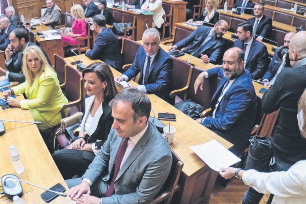 Κοινή γραμμή για πόλωση από την αντιπολίτευση – Επεσαν οι μάσκες