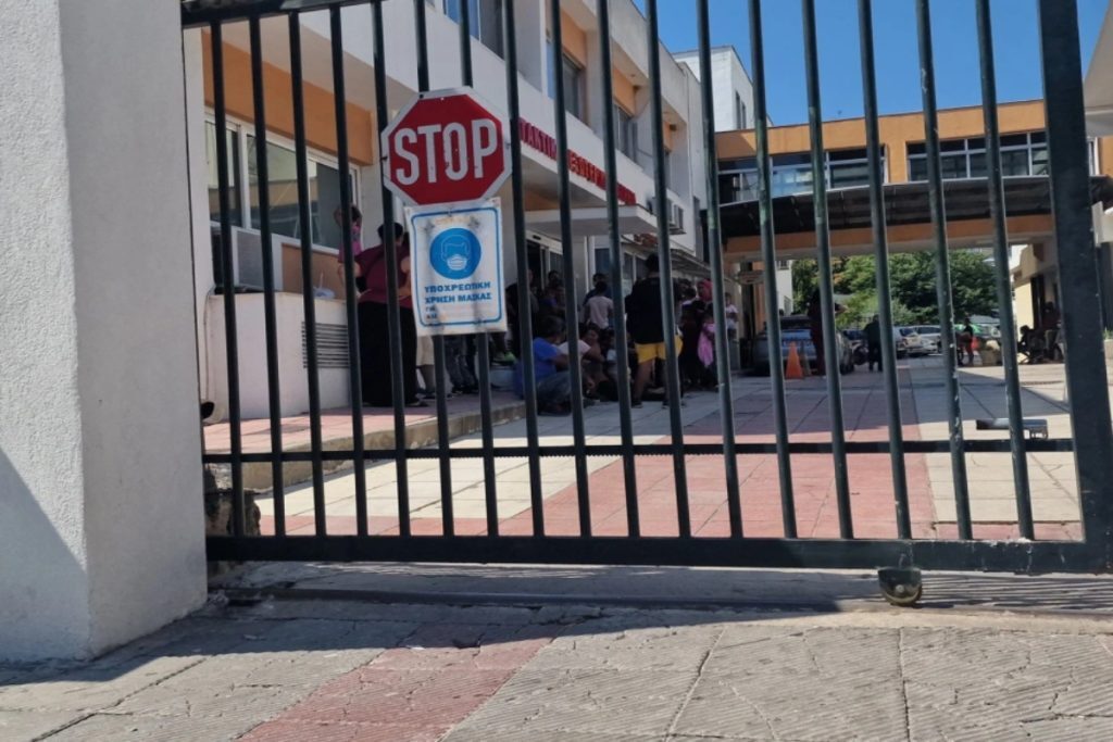 Τραγωδία στη Θεσσαλονίκη: Νεκρό 5χρονο παιδί που έπεσε σε τζαμαρία – «Σώστε το αγοράκι μας» φώναζαν 