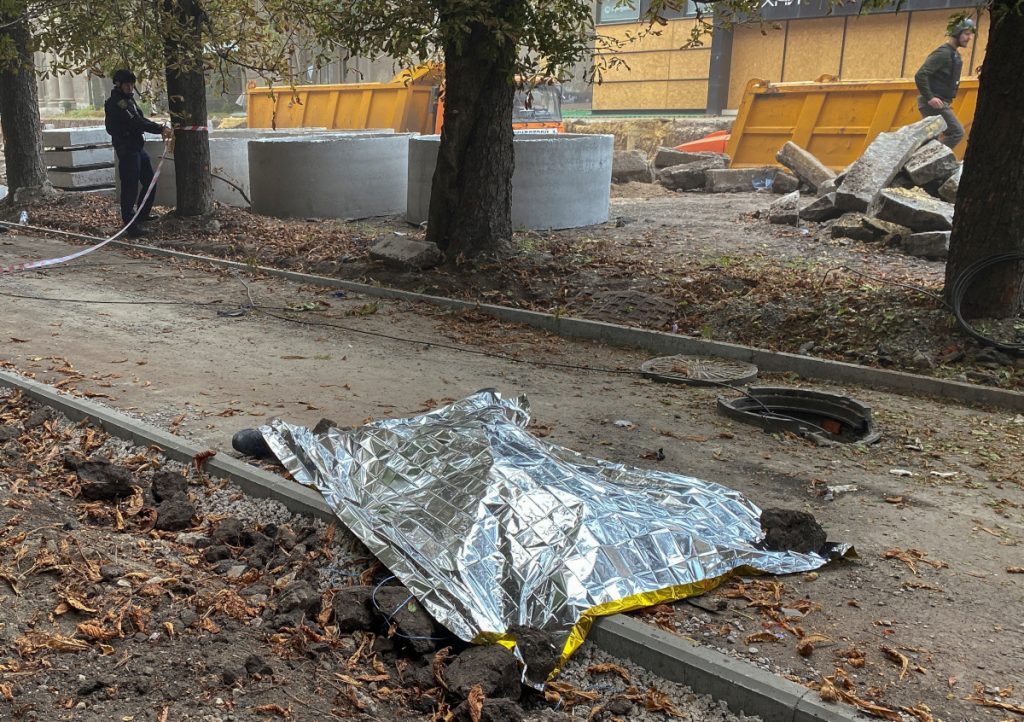 Πόλεμος στην Ουκρανία: Σημάδια βασανιστηρίων και πτώματα στους δρόμους των περιοχών που ανακαταλήφθη