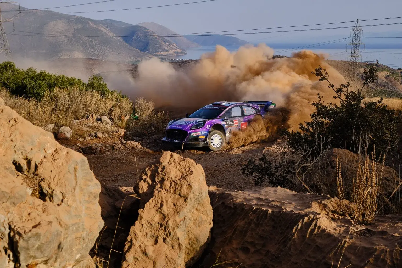 ΕΚΟ Ράλλυ Ακρόπολις: Προηγείται ο Νεβίλ, ημέρα... κυριαρχίας για τη Hyundai