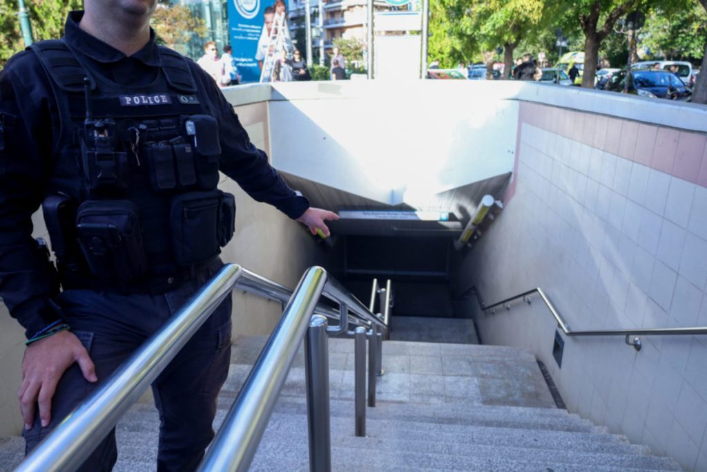 Μετρό Άγιος Ιωάννης: Οπαδοί έσπασαν ακυρωτικά μηχανήματα και ΑΤΜ τράπεζας