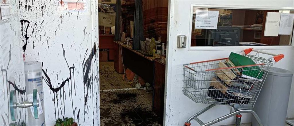 Παλλήνη: Πέταξε επικίνδυνο υγρό σε υπαλλήλους του Δήμου λόγω προστίμου