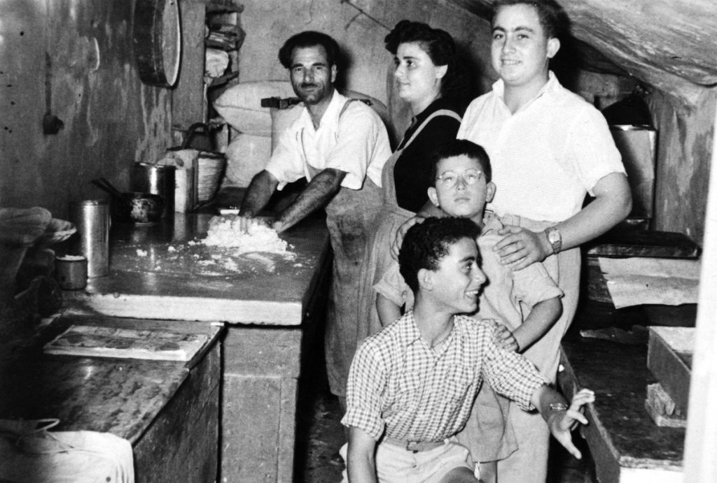 Η γλυκιά ιστορία της μπουγάτσας: Τα μυστικά 100 ετών από την οικογένεια Σαλκιντζή