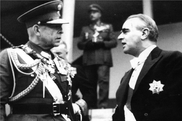 Η άνοδος Καραμανλή στην εξουσία και το παρασκήνιο