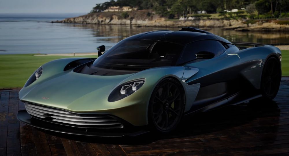 Ο Director of Design της Aston Martin μας ξεναγεί στο εσωτερικό της Valhalla