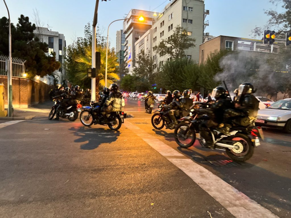 Ιράν: Σφαίρες και δακρυγόνα εναντίον διαδηλωτών σε πολλές πόλεις