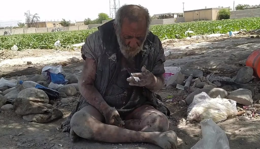 Πέθανε ο «πιο βρόμικος άνθρωπος στον κόσμο» - Είχε να πλυθεί πάνω από 50 χρόνια