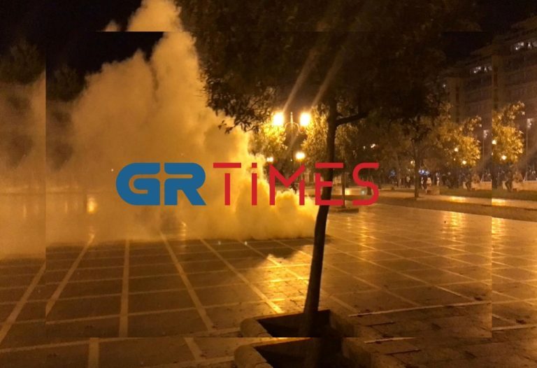 Θεσσαλονίκη: Επεισόδια στο κέντρο μεταξύ κουκουλοφόρων και ΜΑΤ