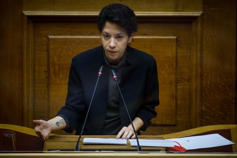 Καταρρέει το ΜέΡα25: Ανεξαρτητοποιήθηκε και η βουλευτής Φωτεινή Μπακαδήμα