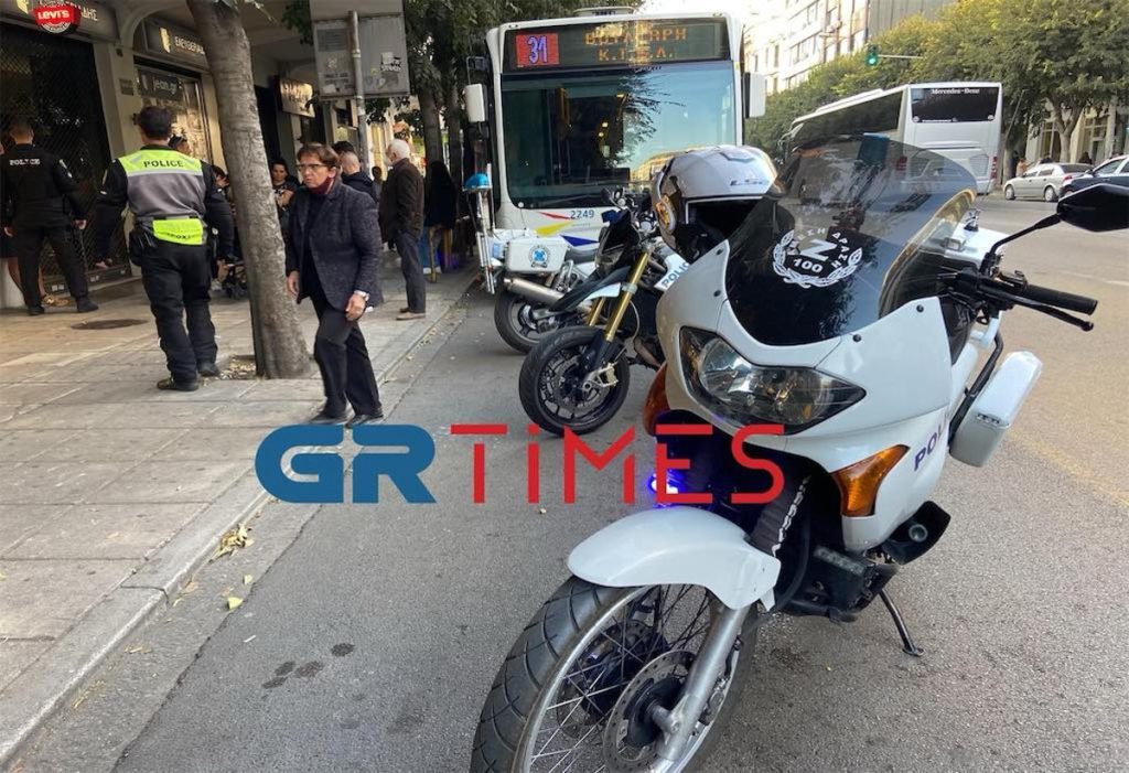 Θεσσαλονίκη: Άντρας χτύπησε μητέρα που είχε στην αγκαλιά το παιδί της, μέσα σε αστικό λεωφορείο