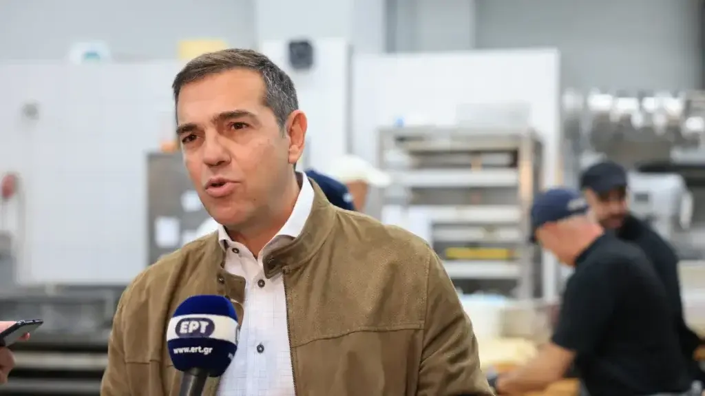 Τσίπρας: Αδιανόητο ότι δεν έχουν μειωθεί ΦΠΑ και ΕΦΚ