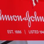 Johnson&Johnson: Ιστορική αποζημίωση 8,9 δισ. δολαρίων σε καταναλωτές που έπαθαν καρκίνο
