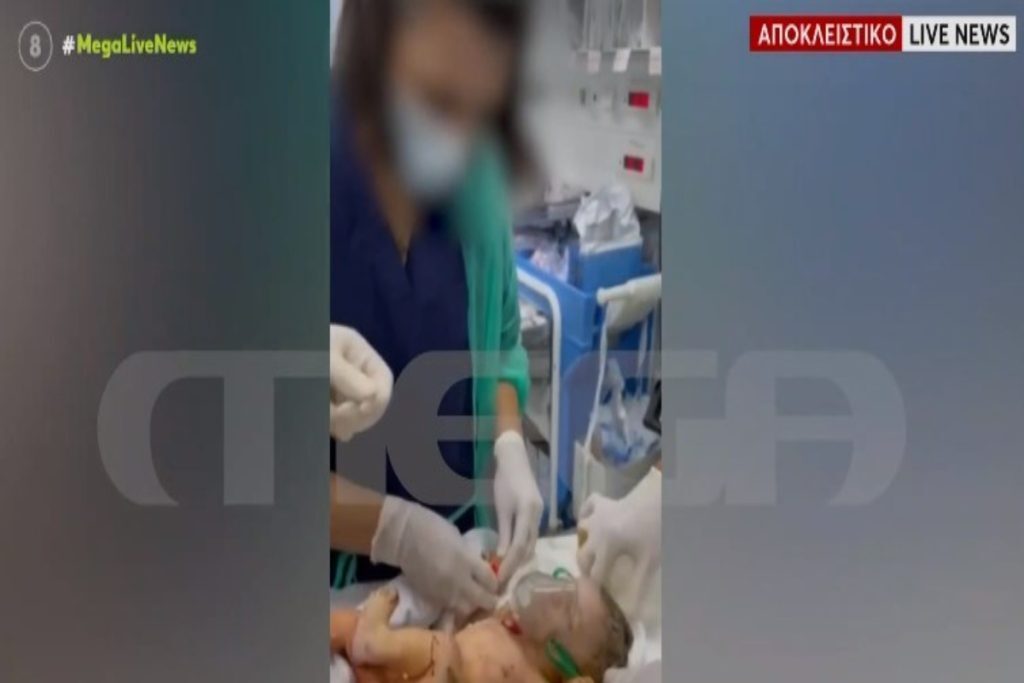 Βίντεο ντοκουμέντο από το ΚΑΤ – Γυναίκα γέννησε στις τουαλέτες και οι γιατροί κάνουν τα πάντα για να