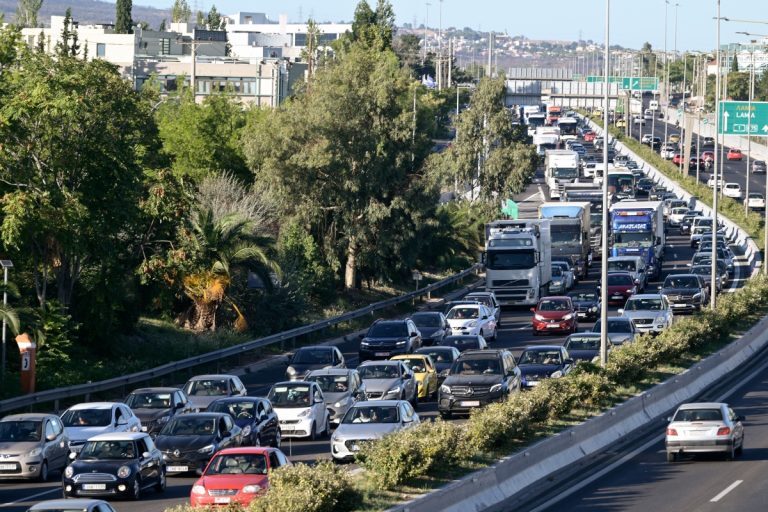 Κίνηση τώρα: Έμφραγμα στον Κηφισό – Χαοτική η κατάσταση εξαιτίας δύο τροχαίων, έκλεισαν λωρίδες [χάρτης]