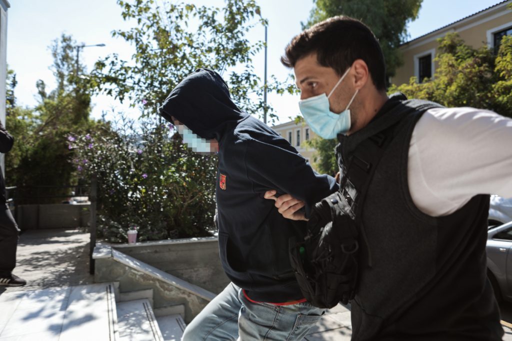 Κολωνός: Σοκάρουν τα νέα στοιχεία για τον εφιάλτη της 12χρονης – Τι λέει η σύζυγος του 53χρονου