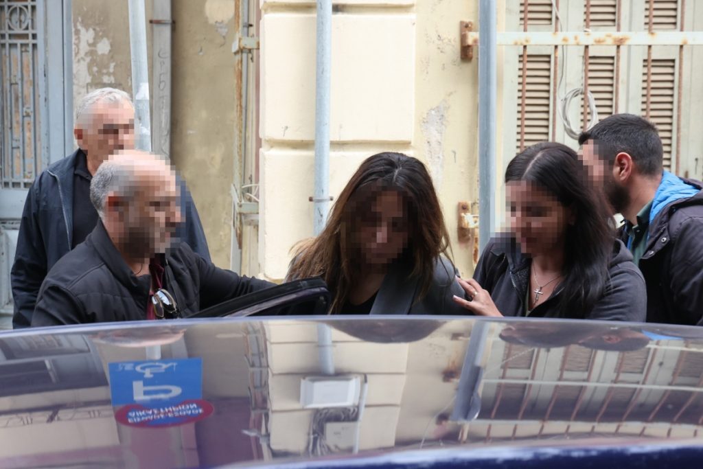 Επίθεση με καυστικό υγρό στην Κρήτη: Τι απαντά η μητέρα της 38χρονης – «Δεν το περίμενε, έχει πάθει 