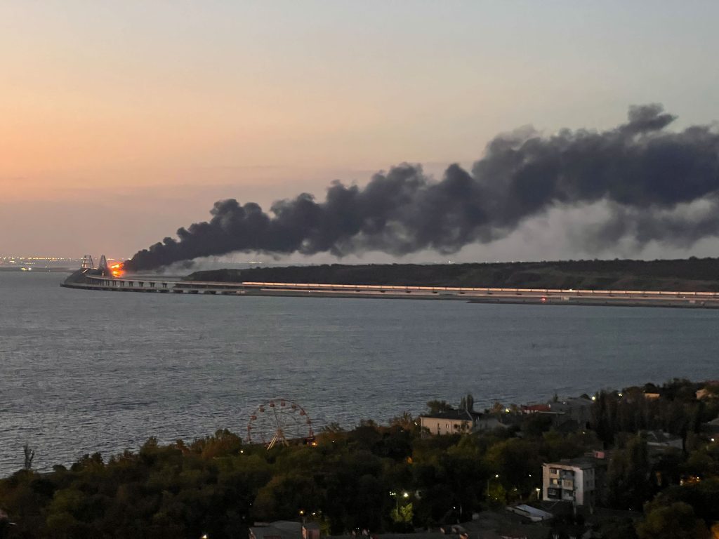 Έκρηξη στη Γέφυρα της Κριμαίας: Υπό έλεγχο η φωτιά, μεγάλες οι ζημιές – Έρευνα και εργασίες αποκατάστασης διέταξε ο Πούτιν