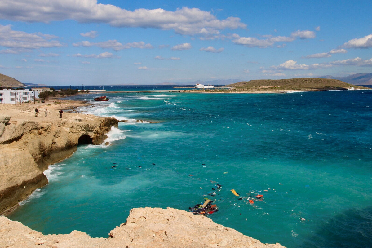 Λέσβος: Τουρκικά αλιευτικά συνόδευσαν τη βάρκα με τους μετανάστες